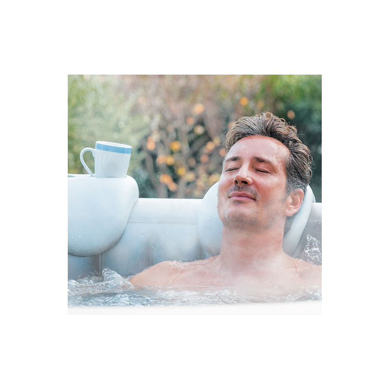 Homme tête reposé contre l'appuie-tête